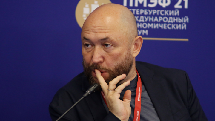 Сбежавший со скандалом Бекмамбетов снова метит в Россию: Первая удочка уже заброшена