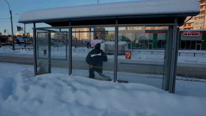 В Невском районе появилась снежная куча Беглова: они по всему городу лежат