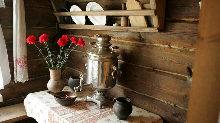 Шесть лет за чай с пряниками: безработный житель Поморья украл из частного дома самовар и сладости