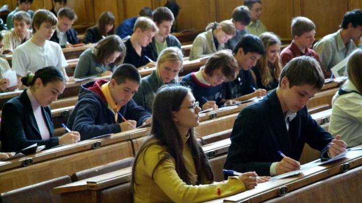 В Челябинской области выпускники не поступят в вузы до конца лета