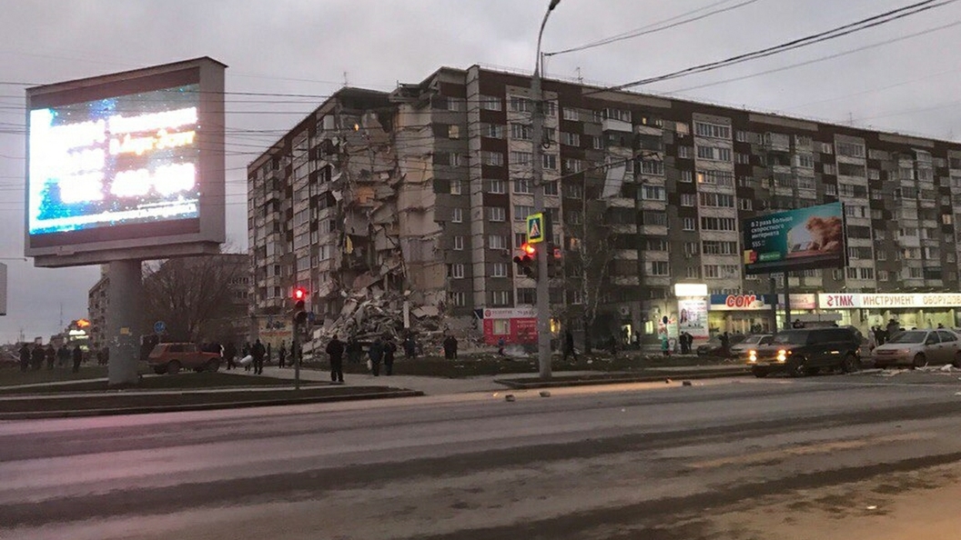 При разборе завалов рухнувшего дома в Ижевске пострадал спасатель При разборе завалов рухнувшего дома в Ижевске пострадал спасатель