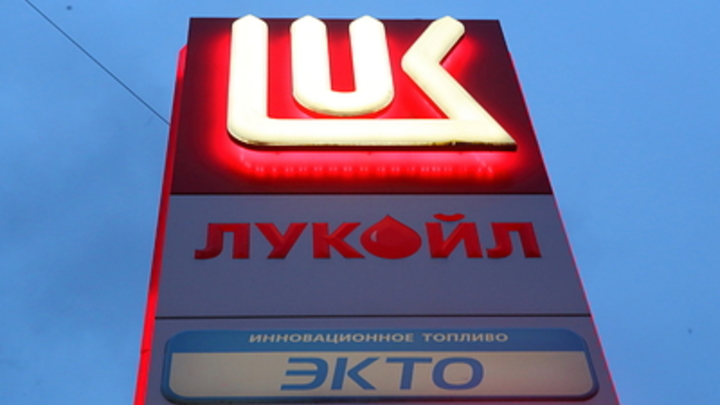 На автозаправке Лукойл в Челябинске вспыхнули канистры с бензином
