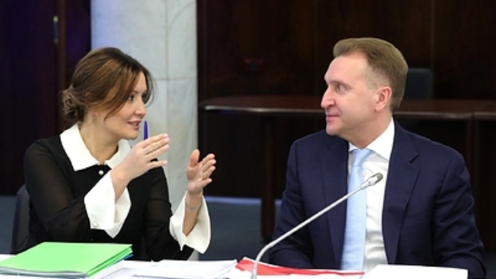 Шувалов устроил маски-шоу для правительства