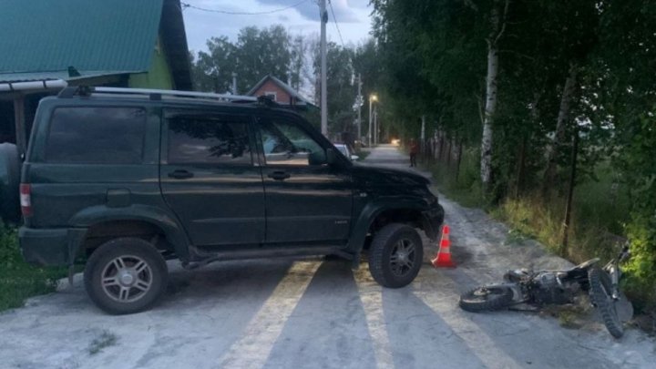 В Бердске УАЗ сбил двух 15-летних подростков на мотоцикле