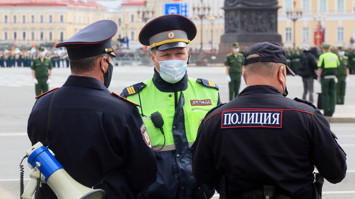 В Екатеринбурге полицейских отчитали за то, что они оштрафовали высокопоставленного гаишника