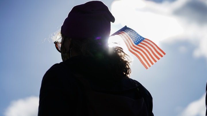 В одном из штатов США остановили подсчёт голосов: Американцы вышли с протестом на улицы