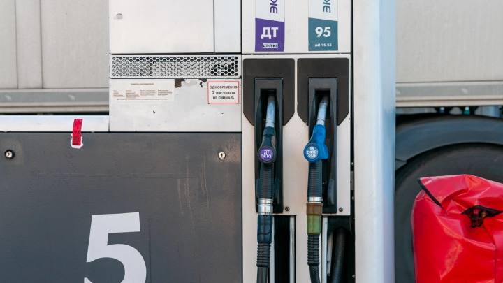 Россия бьёт рекорды по добыче нефти, но бензин дорожает: кто наживается на народе?