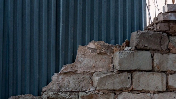 Жилой дом обрушился в Запорожье: двое детей погибли