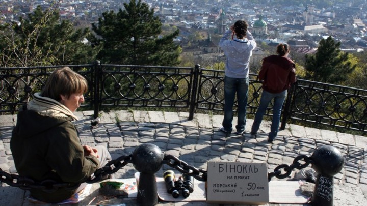 По железной дороге… Вон ещё одна летит: на Львов обрушились русские ракеты