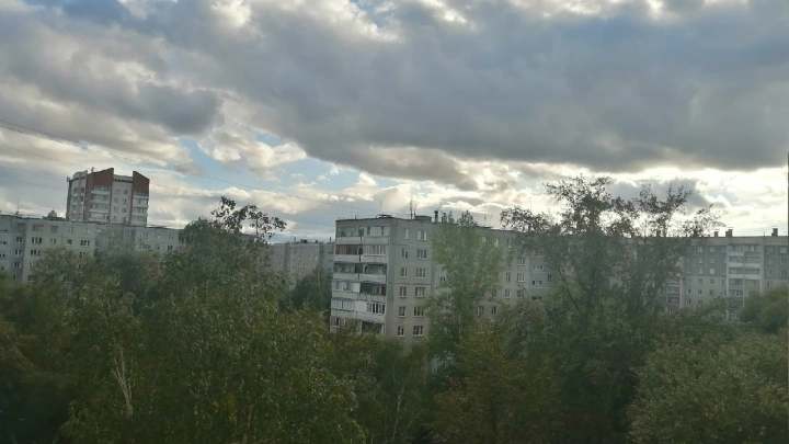 Непогода в Челябинске: штормовой ветер, град и отмена салюта