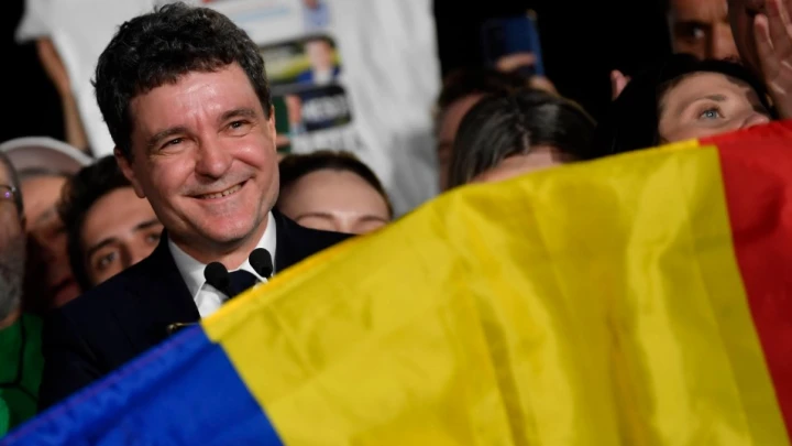 В Румынии победил прозападный кандидат: Макрон тут как тут