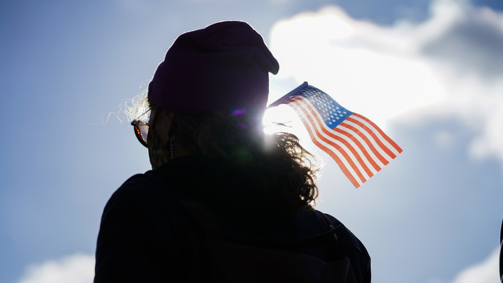 По доброй воле вооружение раздаёте?: Гоблин раскрыл роль американцев в чешском скандале