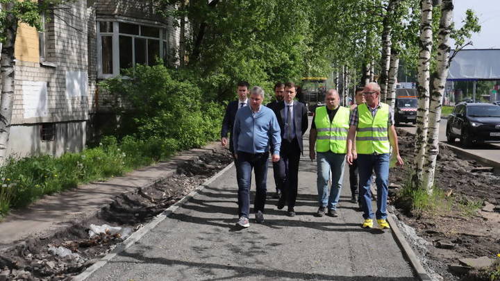 Дмитрий Морев прогулялся по ремонтируемому Ломоносовскому проспекту