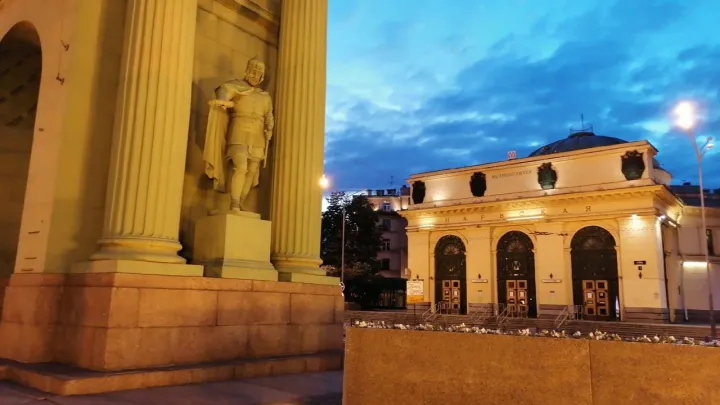 Власти Петербурга объяснили проверку телефонов в метро мерами безопасности