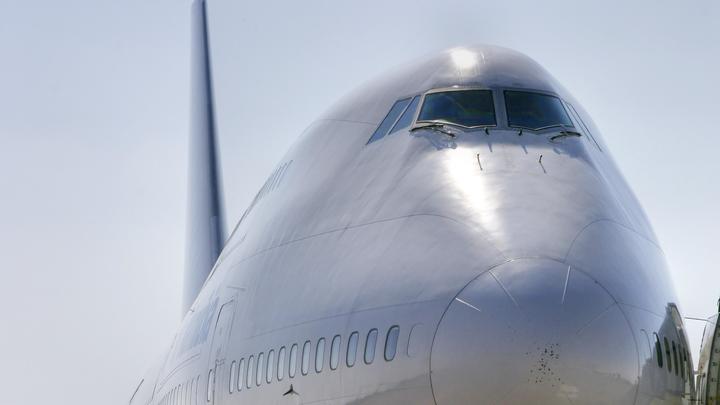 Грузовой Boeing 747 прокатился на брюхе в аэропорту Канады, пятеро членов экипажа ранены