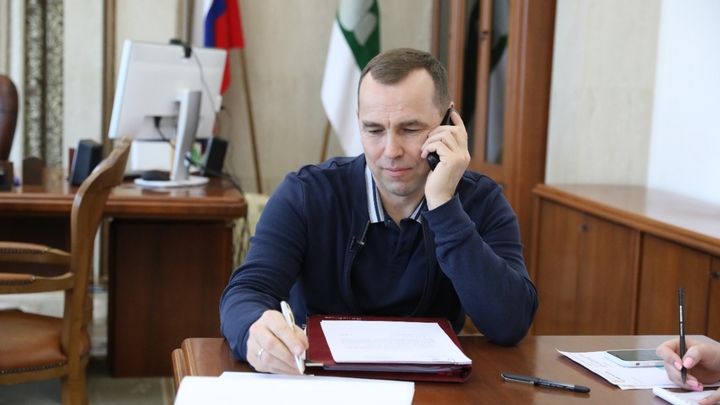 Губернатор Шумков упрекнул коллег: Бабушка активнее вас, молодых...