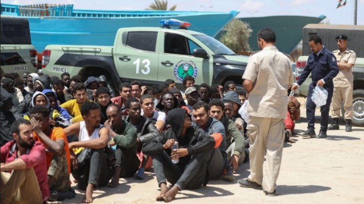 Наводняющие Европу беженцы поссорились друг с другом. Всё из-за привилегий для украинцев