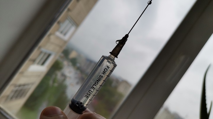 В Петербурге израсходовали треть запаса Спутника М - вакцинировано почти 1000 подростков