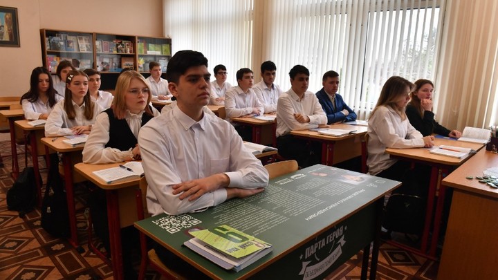 Чрезмерная цифровизация: Что родители ответили Володину на вопрос о школе