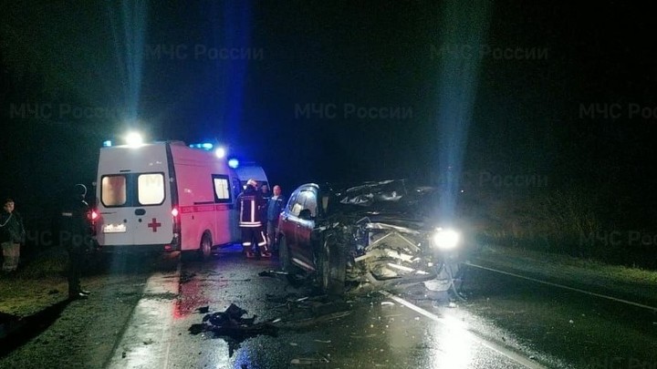 В ДТП на трассе Приволжск-Плёс погиб тракторист и пострадали трое из BMW X3