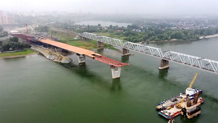 Надводная часть четвёртого моста через Обь в Новосибирске смонтирована на 30%
