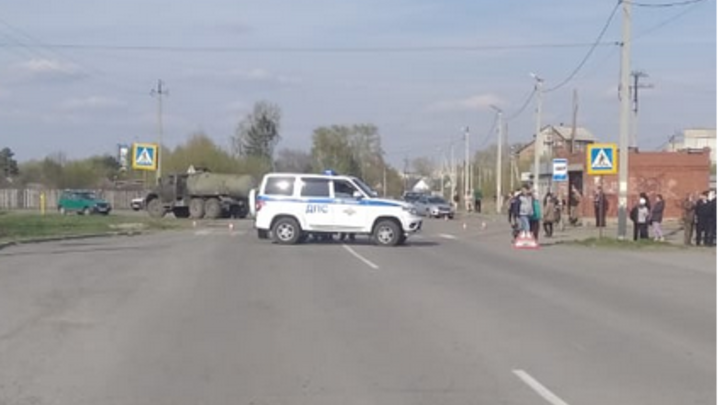 В Новосибирской области пожилой водитель на грузовике насмерть сбил женщину