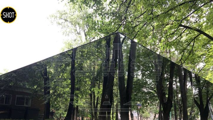 В Химках больше не видно чиновников: они спрятались за зеркальным забором