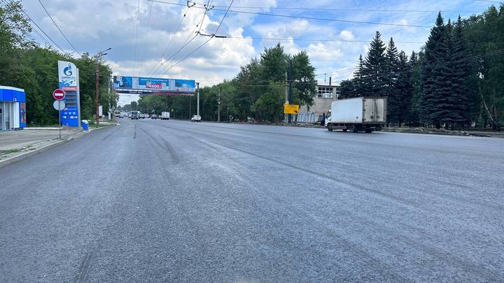 Оживлённую улицу в центре Челябинска до конца недели полностью закатают в асфальт