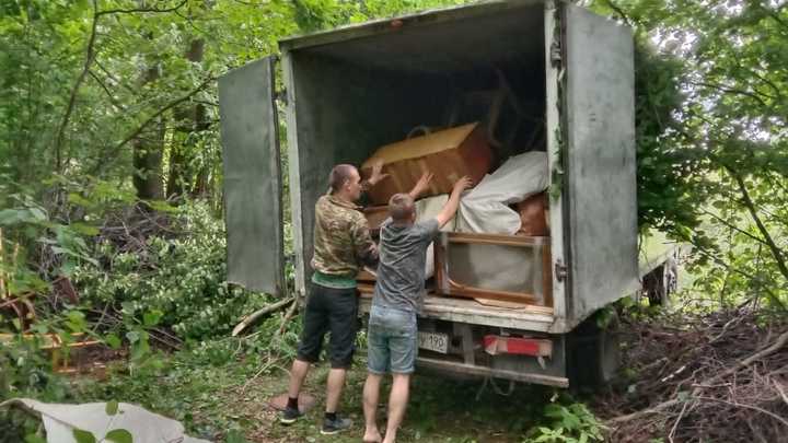 В Сергиево-Посадском округе поймали за руку устроителей свалки в лесу