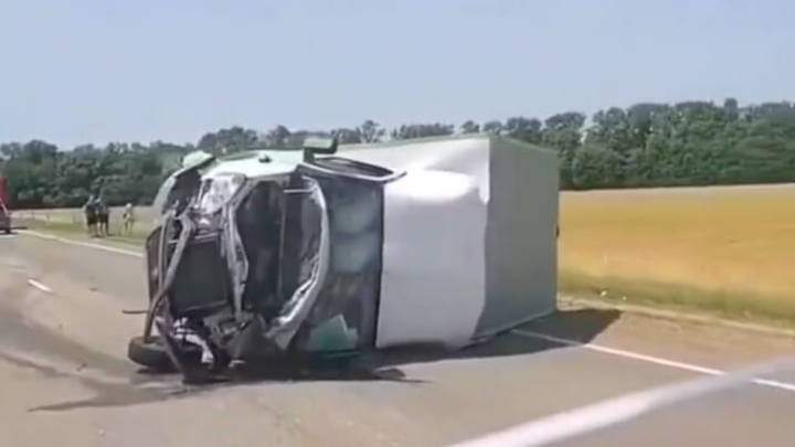 Тройное ДТП под Тихорецком: столкнулись «Газель» и две легковушки