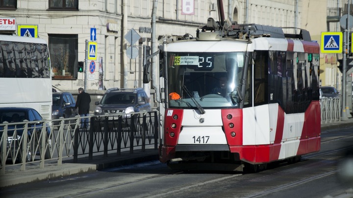 В Нейшлотском переулке Санкт-Петербурга незаконно сносят старинные здания трамвайного парка