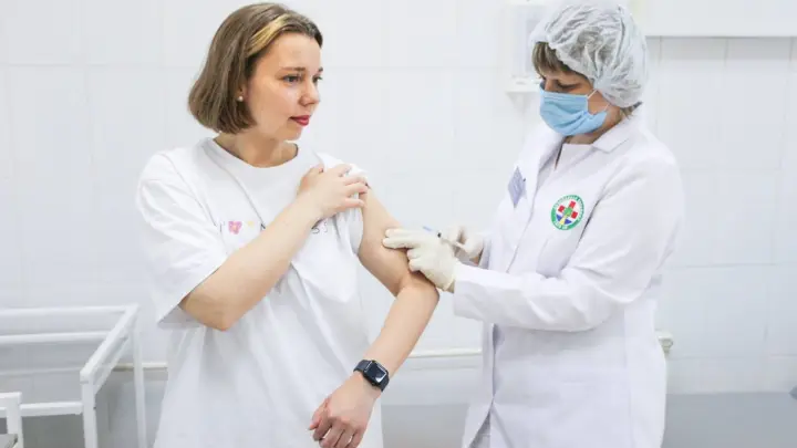 Грипп 2025: кто в группе риска, где сделать прививку в Подмосковье