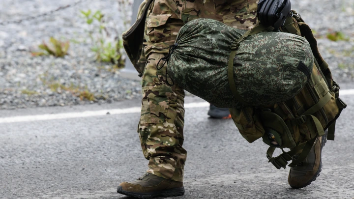 Пронёс в вещмешке: боец ВС России спас украинскую девочку из-под обстрела