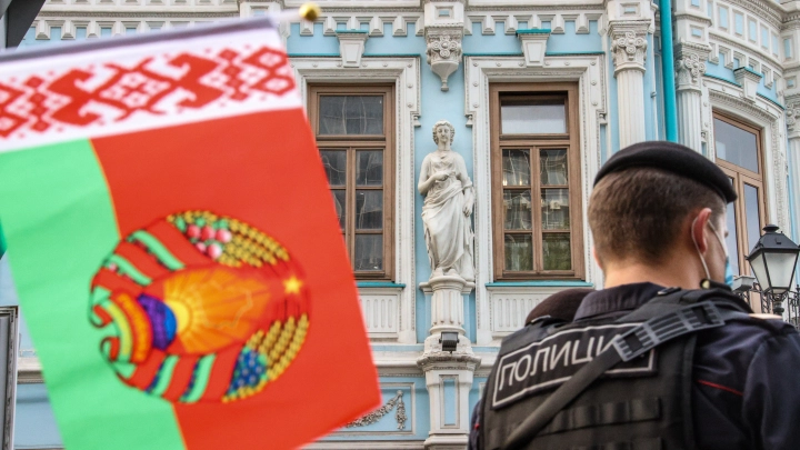 Тихановский на свободе: Освобождение оппозиционера связали с визитом Келлога в Беларусь