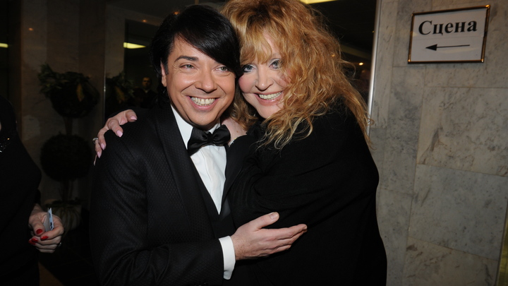 Алла Пугачёва прилетела в Москву на похороны Валентина Юдашкина