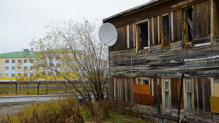 Потолок рухнул на детскую кроватку, а чиновники продолжали издеваться над многодетной семьёй