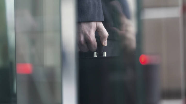 Замминистра транспорта доставили на допрос по делу о коррупции. Его статус не называется