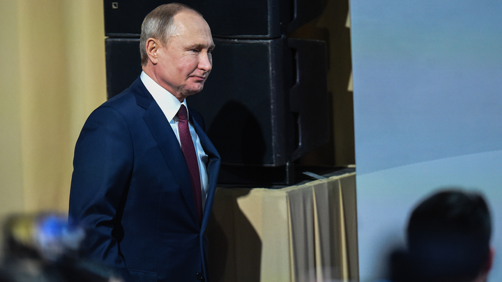 On Blueberry hill…: Как Путин романтичной песней на английском вдохновил зал