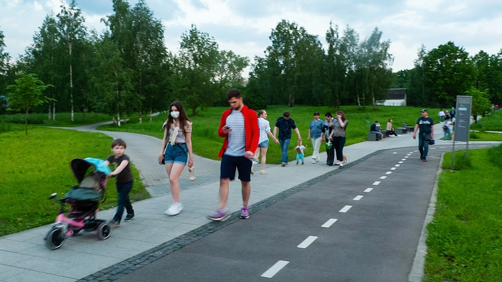 Да всем плевать на эти запреты: Что думают москвичи об отмене каникул строгого режима