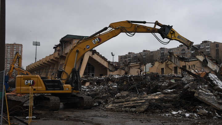 В Краснодаре один человек погиб в ДТП с экскаватором на мокрой дороге