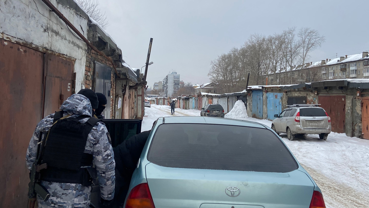 Приставы притворились покупателями авто, чтобы забрать его у осуждённой жительницы Новосибирска