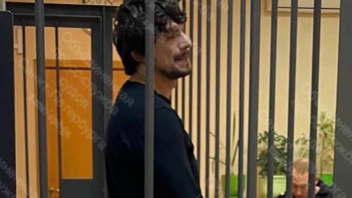 В Петербурге арестовали напавшего с кулаками на участника СВО мужчину