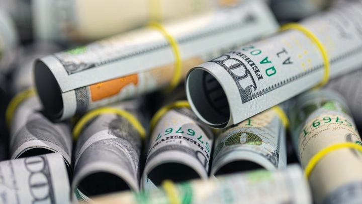 Невообразимо. Председатель правительства мог столько украсть? Сумму перепроверил. Трижды. Всё верно: Колясников дал все выкладки