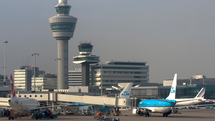 Пассажир в зале вылетов аэропорта Амстердама пригрозил взорвать бомбу
