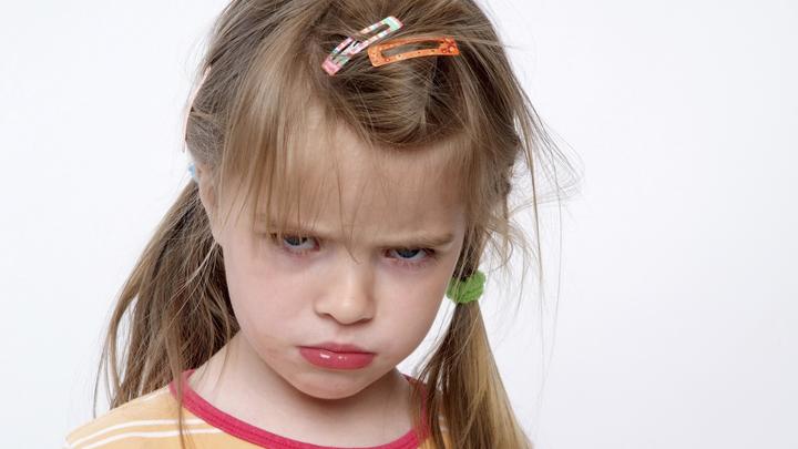 Разбить яйцо о голову ребёнка. Поржать: В TikTok запустили новый унизительный тренд