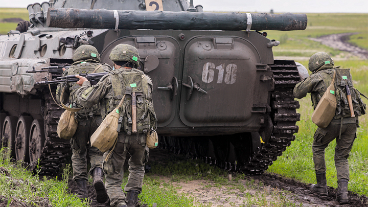 Россия прикрыта со всех сторон, и НАТО это бесит - Кнутов