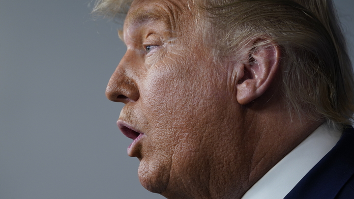 Лузер не спешит отчаиваться: Трампа поймали на видео после заявления Байдена о победе