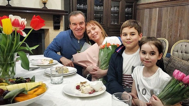 Последний звонок: Дочка губернатора Кубани закончила 4 класс