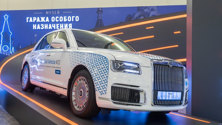 Кому воевать, а кому кайфовать: чиновники в Петербурге купили автомобиль за 75 миллионов рублей