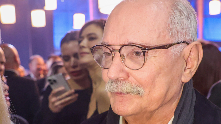 Хотите про мигрантов? Запросто: Никита Михалков задал вопросы, указав на побег депутата
